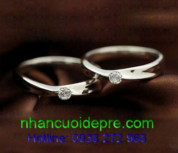 Nhẫn cưới vàng 18K gắn kim cương